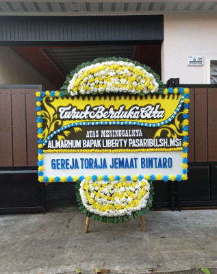 Papan Bunga Duka di Muara Batang Toru