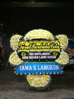 Papan Bunga Duka di Muara Batang Toru